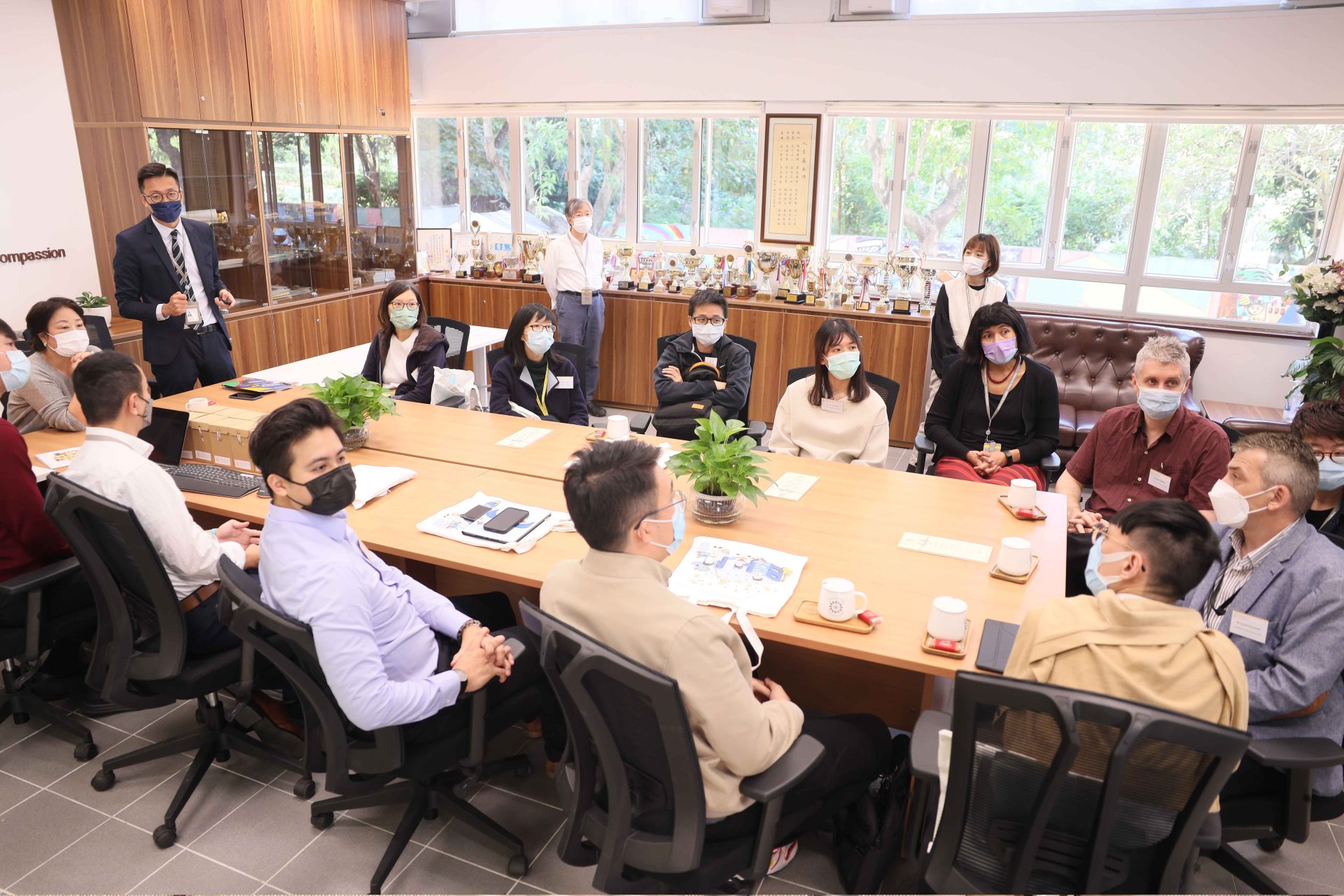 圓玄小學校長與老師到訪