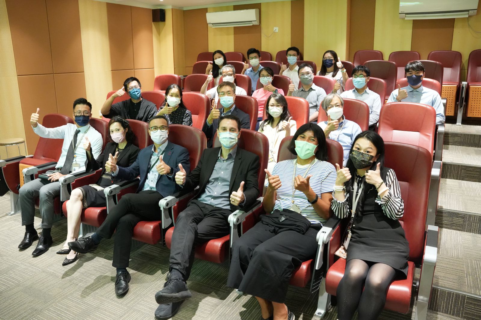 校長及老師團隊到訪