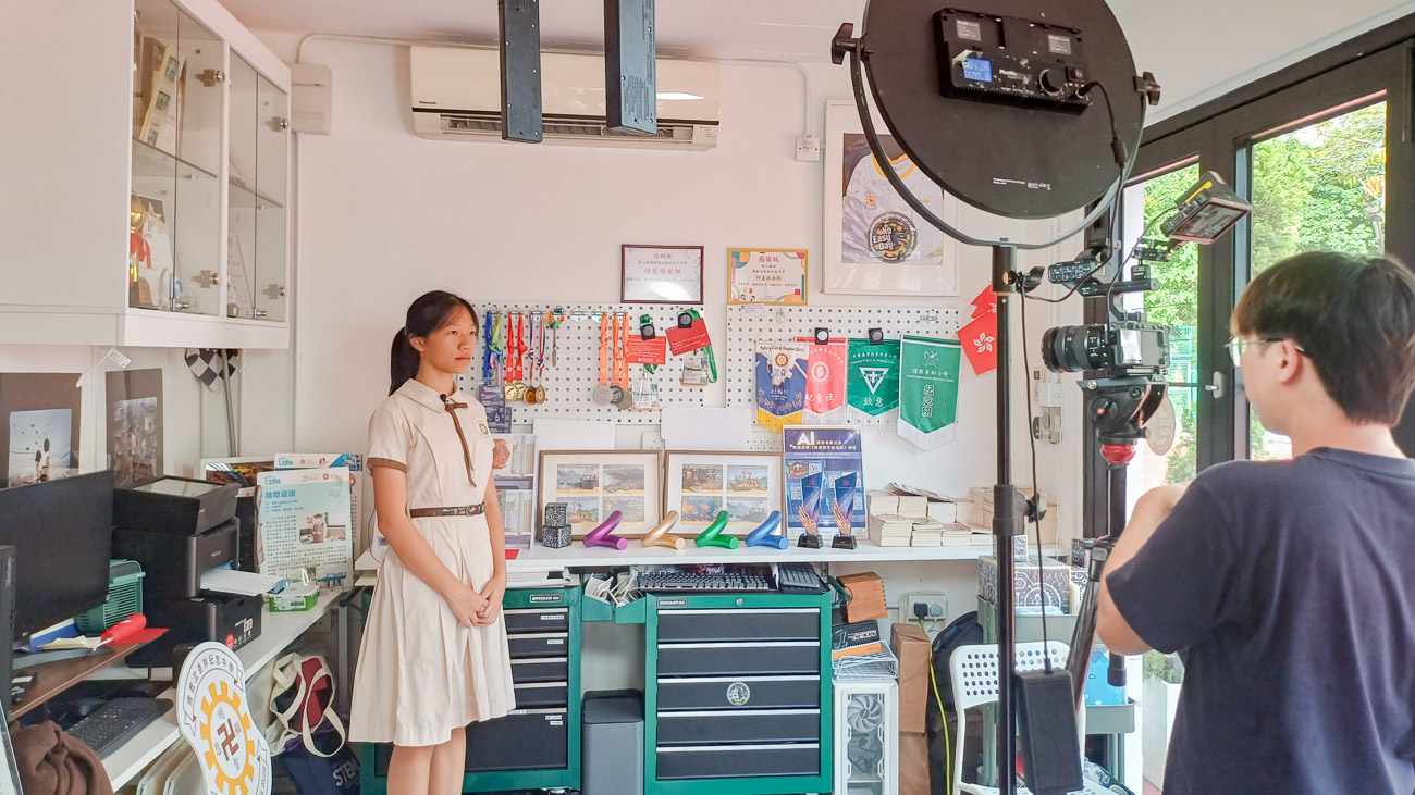 [媒體報導 星島日報] 來訪沈中邀請《竹跡》團隊錄製「第四屆深港澳青少年創意設計大賽」的啟動祝福影片